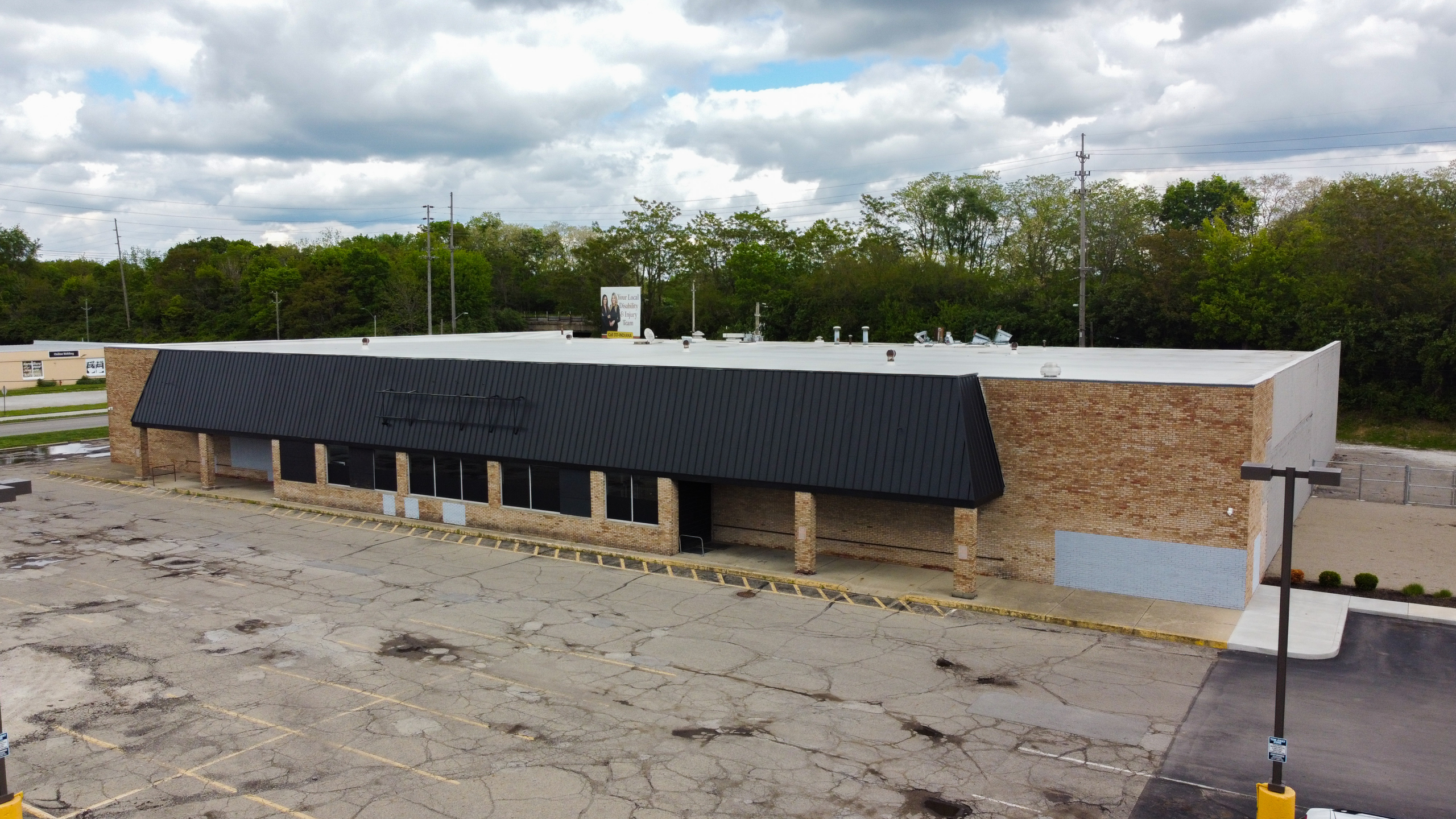 Owner-User or Redevelopment Commercial Opportunity in Indy