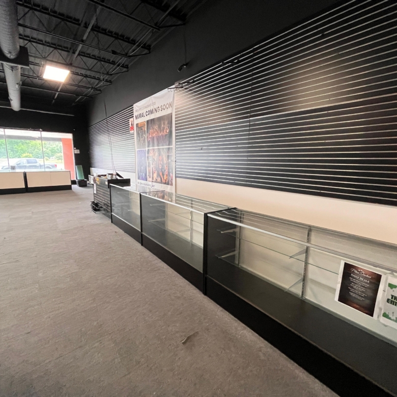 Retail | 1 space available | 1269-2966 SF