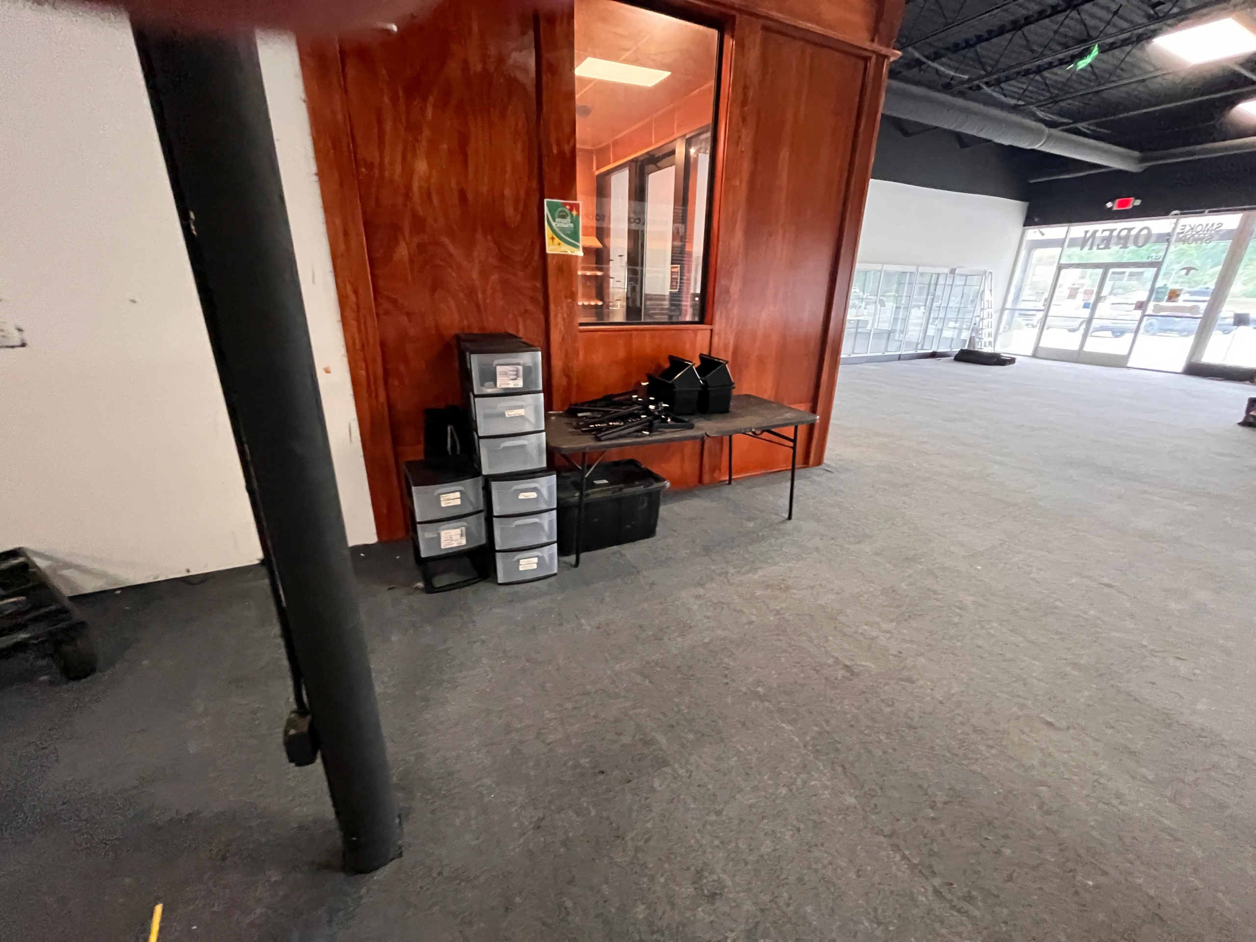 Retail | 1 space available | 1269-2966 SF
