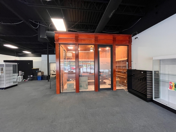 Retail | 1 space available | 1269-2966 SF