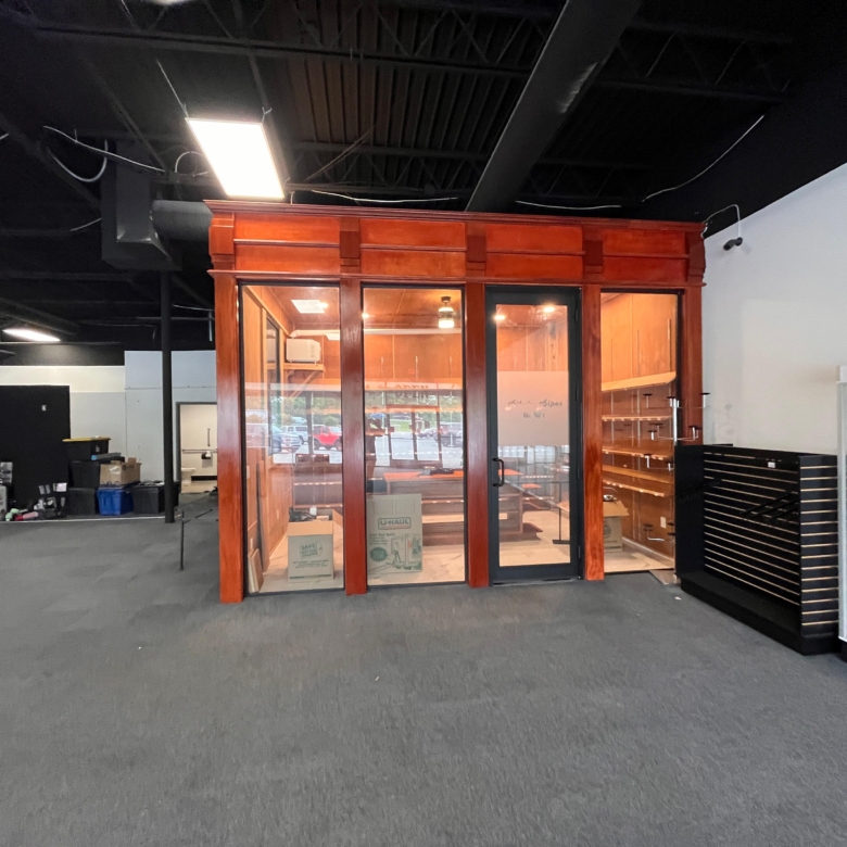 Retail | 1 space available | 1269-2966 SF