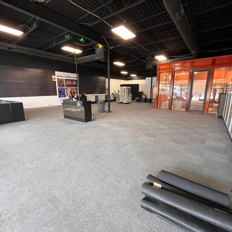Retail | 1 space available | 1269-2966 SF