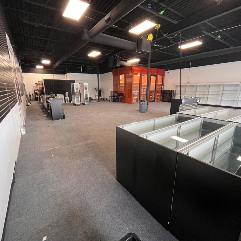 Retail | 1 space available | 1269-2966 SF