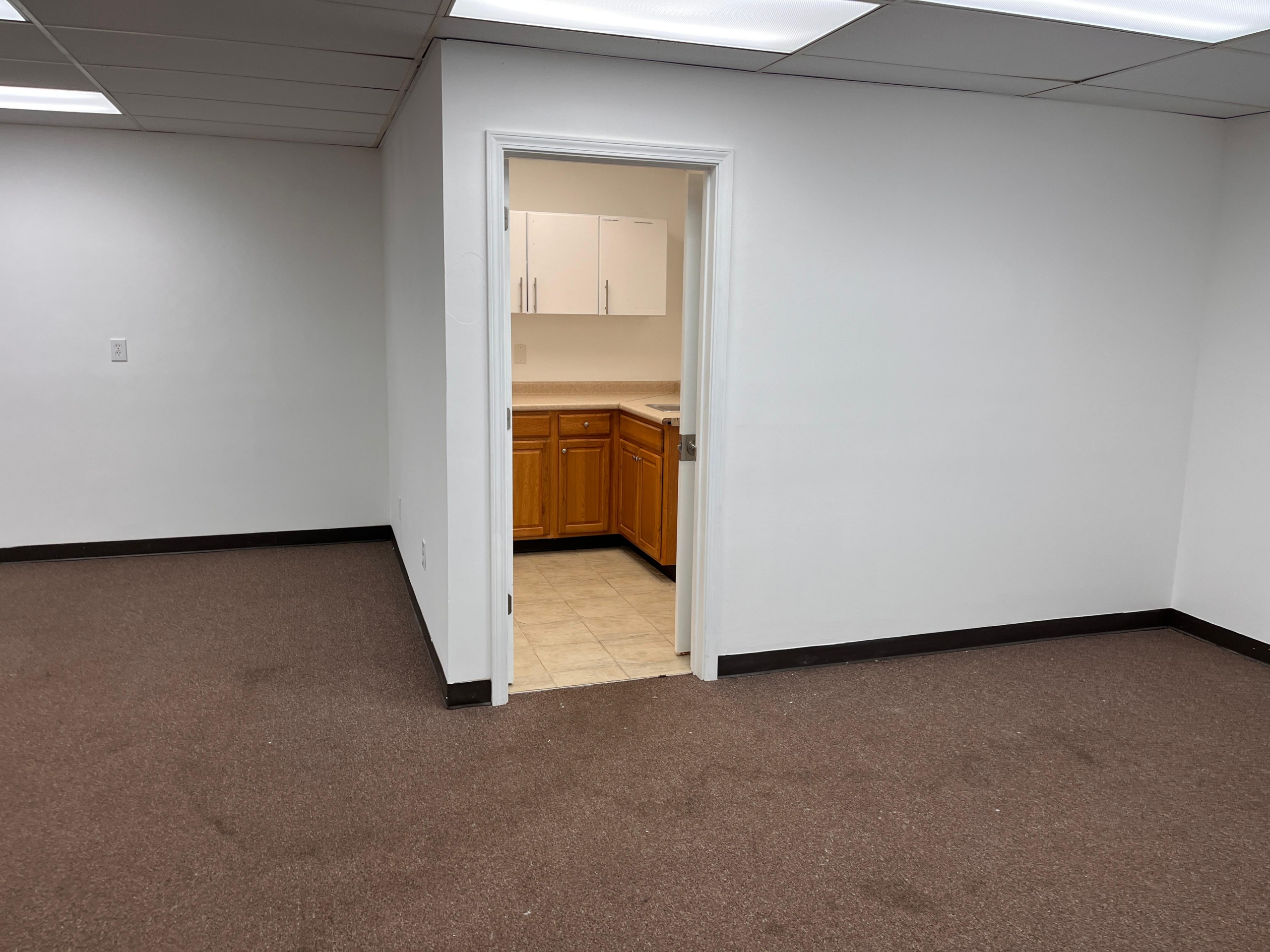 WhatsApp Image 2026-06-25 at 03.35.41 (2) Northeast Indianapolis Professional Office Opportunity